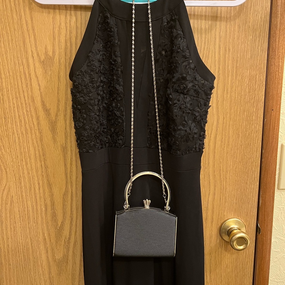Maxi dress never worn . Listing handbag to go with dress